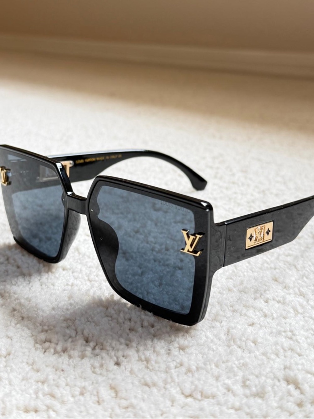 Louis Vuitton LV Women’s Sunglasses Black & Gold Oversized Designer Shades